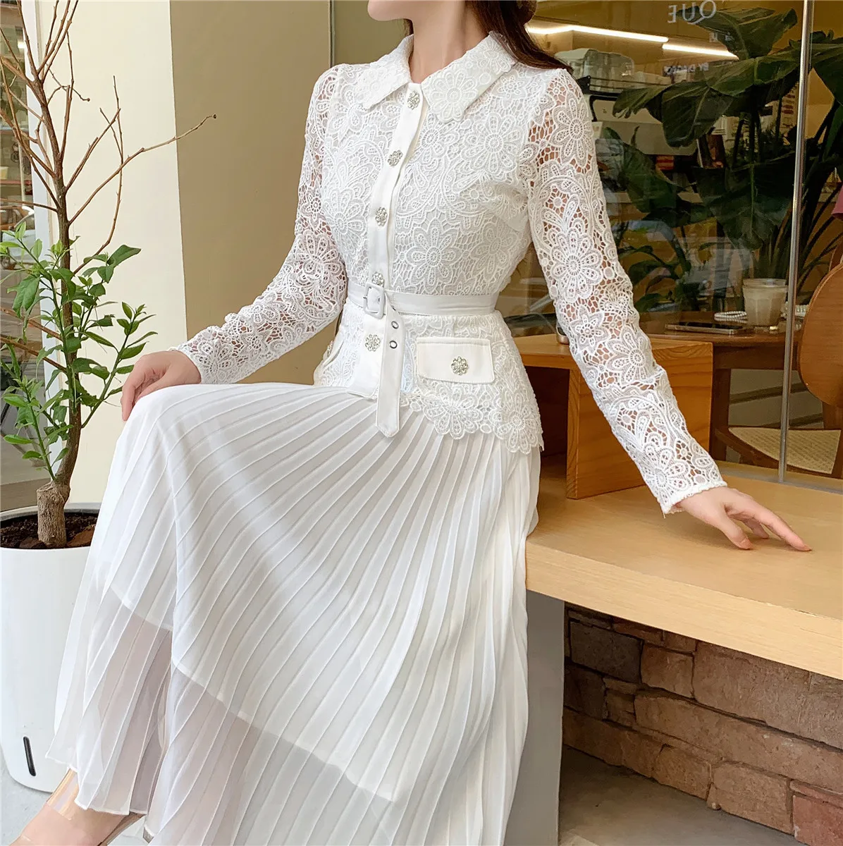 

Plus Size Autumn Vintage White 2 Piece Set For Women Top And Patchwork Lace Dress Set Clothing Wholesale