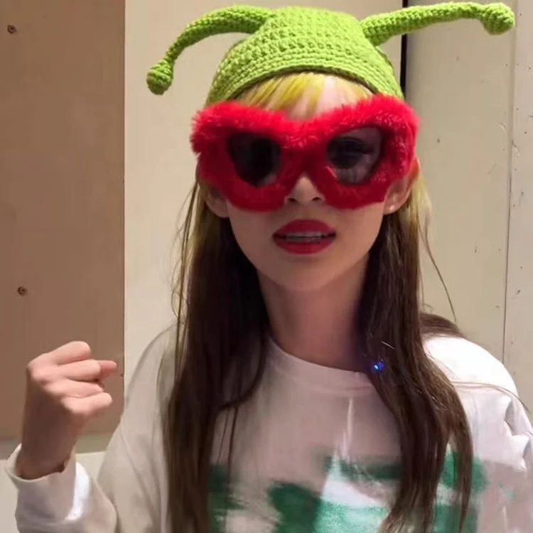 

2951 Women INS stylish online party shades sun glasses oversized cateye sunglasses black red pink white fur sunglasses 2022, Black,red ,black white