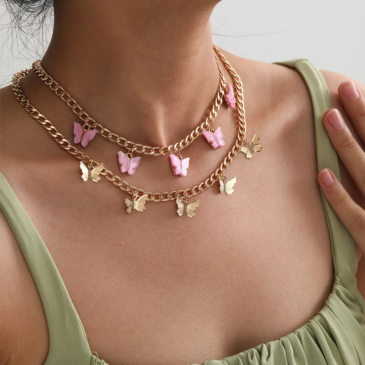 

VRIUA Gold Color Butterfly Pendant Necklace Female Shiny Clavicle Chain Fashion New Design Jewelry Party Gift