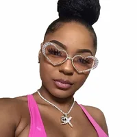 

2019 Top Product Fashion Pink Diamond Studded Trendy Heart Shaped Plastic Ladies Shades Sunglasses for Women