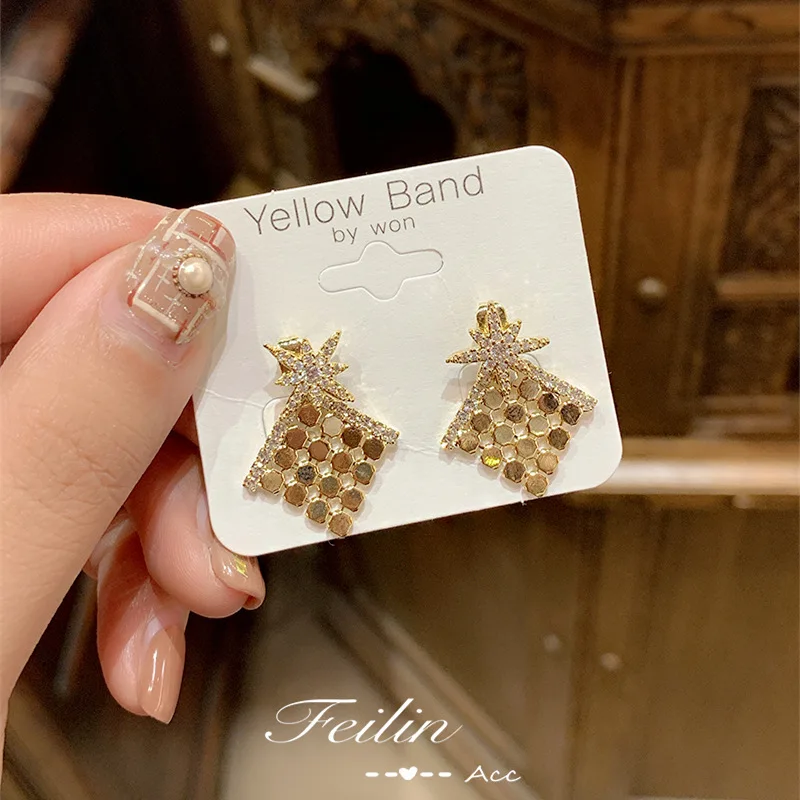 

New Trendy Temperament Metal Tassel 18k Plated Earring Crystal Star High Sense Women Stud Diamond Earrings, Gold