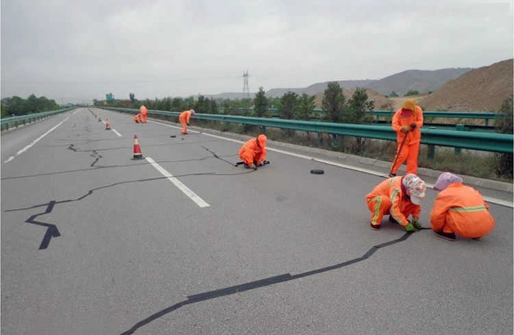 road crack sealing tape