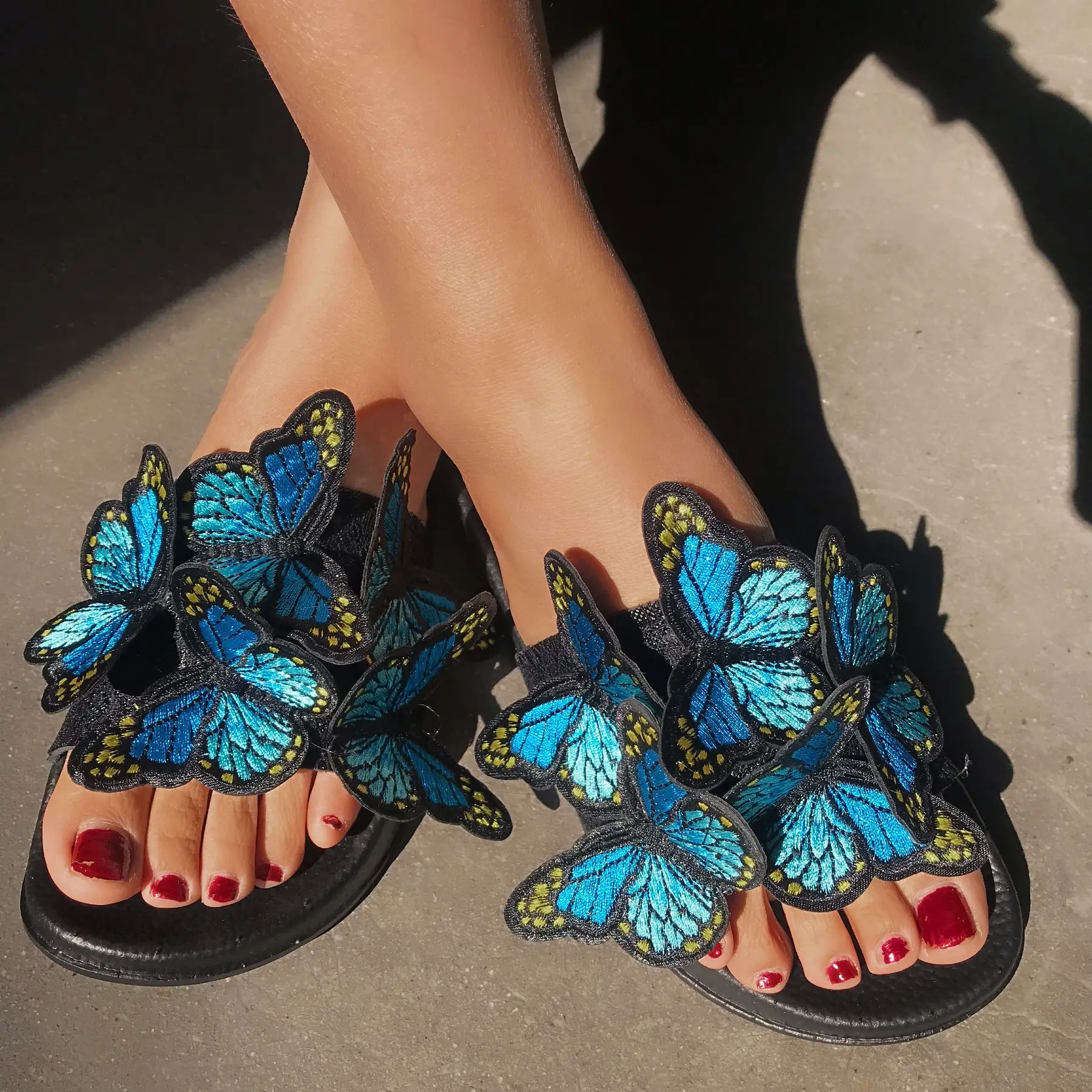

Summer New Fashion Butterfly Embroidery Shoes Women Flat Slippers For Women