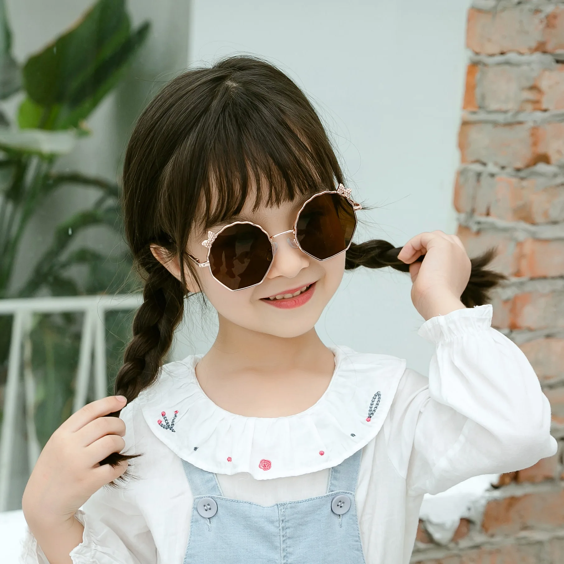 

Lucky UV Protection Sunglasses Kids Fashion Sun Glasses Metal Frame Bowknot Trendy Kids Shades Glasses