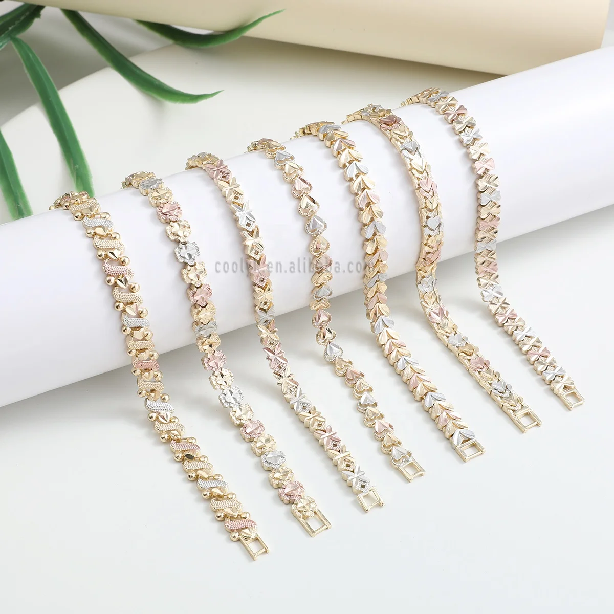 

Hot Selling 18k 24k Gold Basic Bracelet Simple Items Creative Hollow Tricolor Gold Curbchain Links Bracelet for Men Women