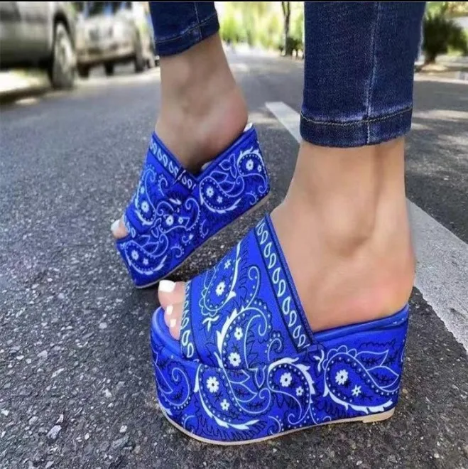 

Attractive fashion outdoor plush slippers fluffy bandana slides eva drawer slide sandal