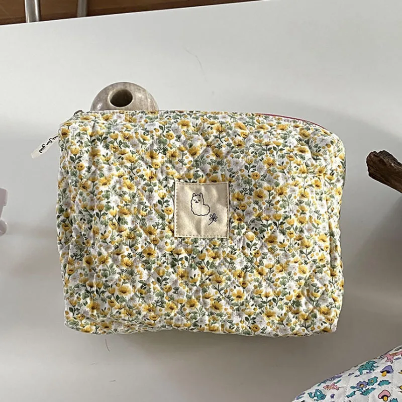 

Cartoon Cotton Fabric Daisy Large Cosmetic Bag Female Handbag Portable Makeup Storage Bag