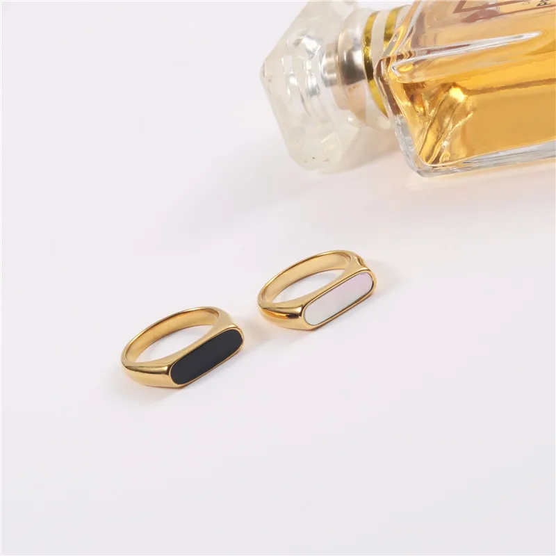 

Hot Sell Fashion High End 18k Gold Plated Black White Shell Finger Rings For Women Stainless Steel Jewelry, Golden