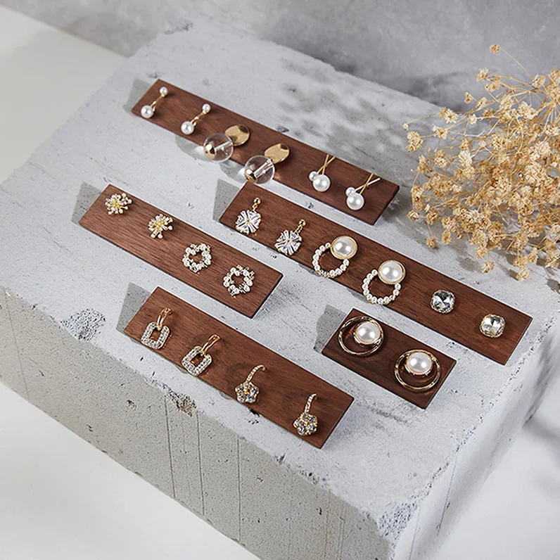 

new fashion Minimalist luxurious jewelry display racks earrings holder solid wooden earring display free stand