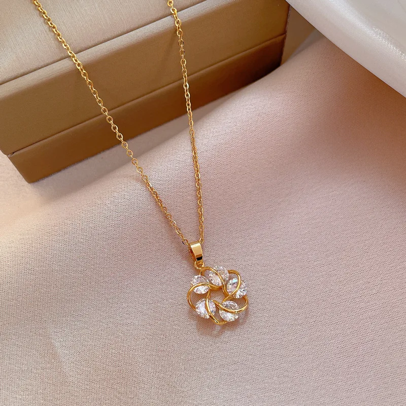 

Wholesale PVD 18K Gold Plated Stainless Steel Non Tarnish Free Waterproof Round Flower Diamonds necklace Pendant Necklace