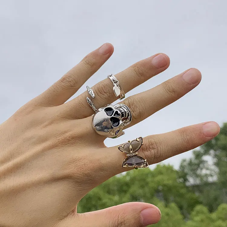 

SC 2021 Fashion Stackable Men Finger Rings Personalized Punk 4 pcs Crystal Butterfly Heart Snake Skull Men Rings Set, Gold, silver