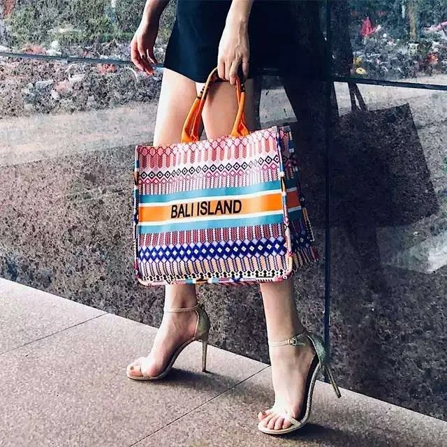 

2021 Custom Beach Bag Ladies Luxury Handbags Women Big Female Bag Fashion Brand Famous Bags with Large Capacity