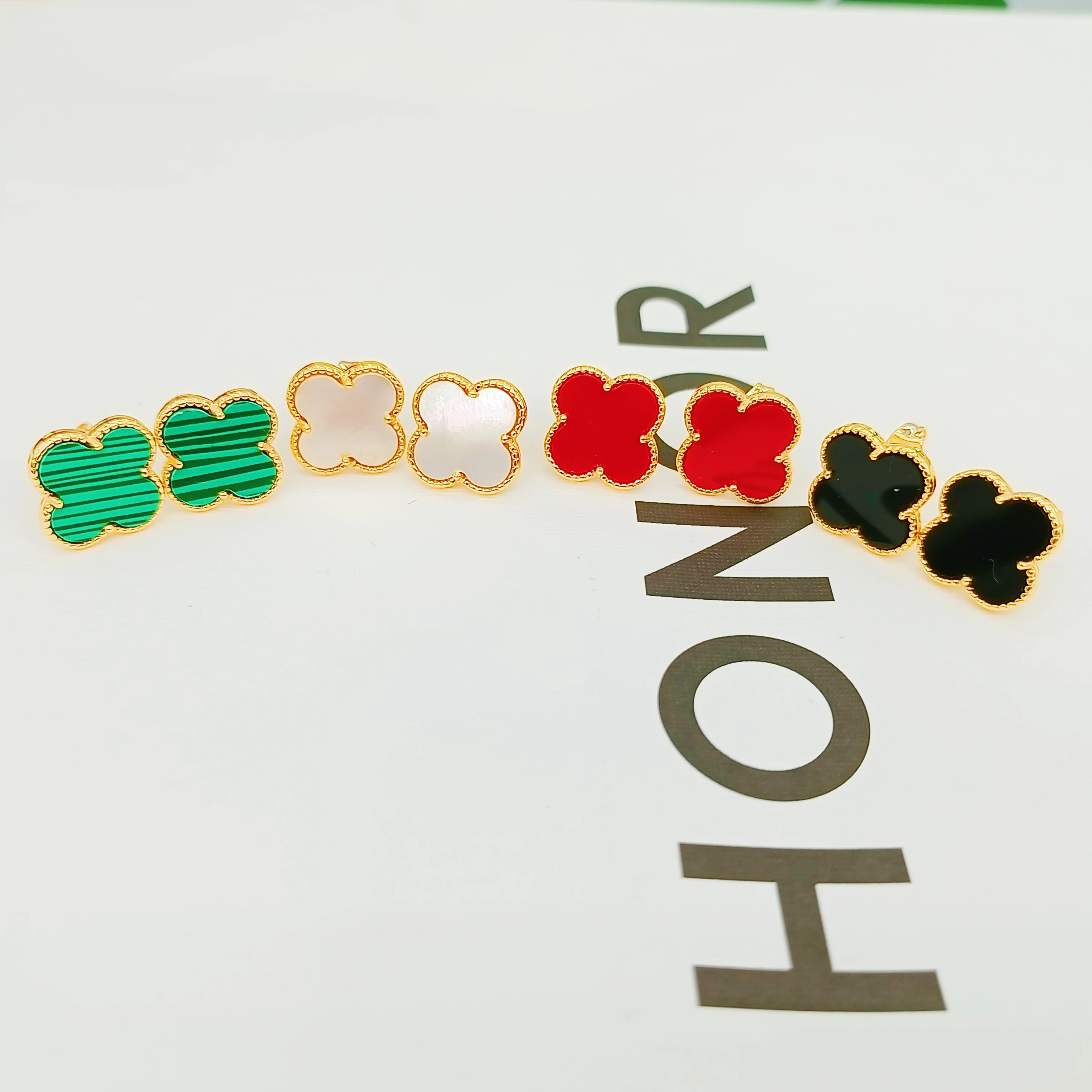 

Hot selling women's high-quality gold-plated Four Leaf Earrings girls' clover Earrings, As shown