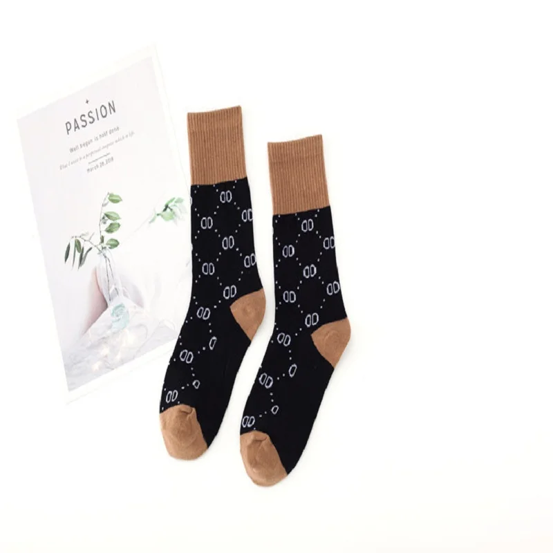 

New Casual and comfortable Middle tube thin women color trekking shoe sports socks