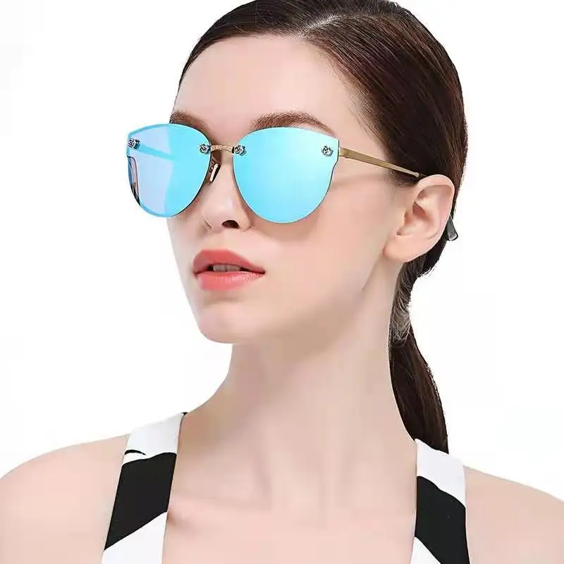 

2021 women fashion new polarized sunglasses 382 women Douyin selfie sunglasses dazzle color butterfly glasses 382