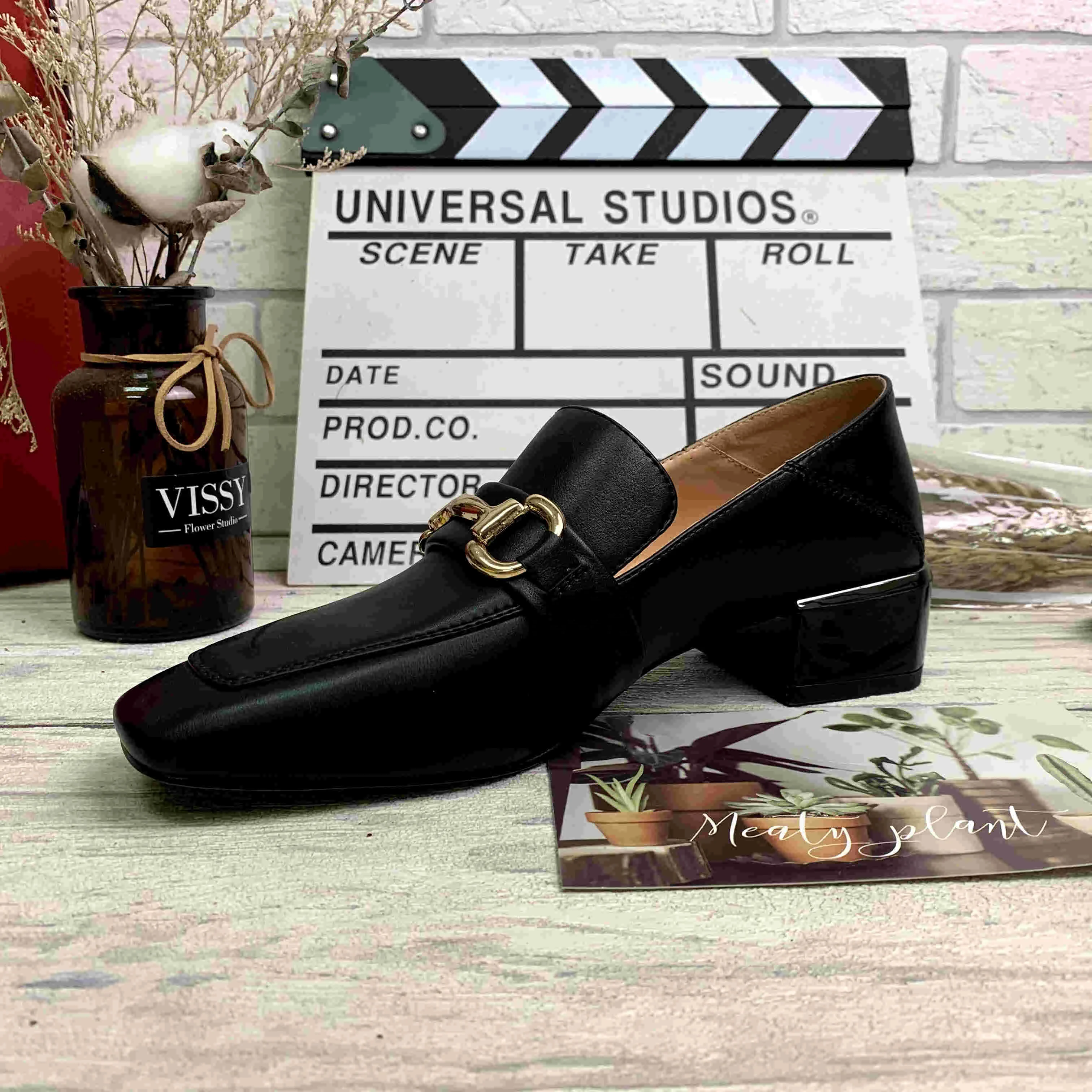 

2021 spring new leather gold accessories square head thick low heel European style large size wholesale, Black