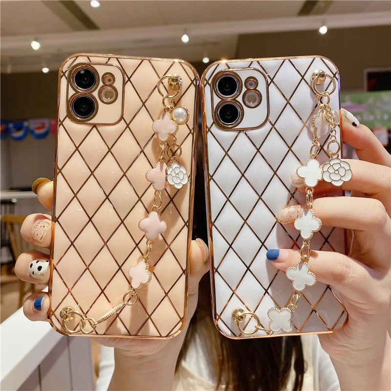 

Luxury Glossy diamond pattern plating soft phone case With four-leaf clover bracelet for iphone 12 Pro Max 11 samsung S21 Phone