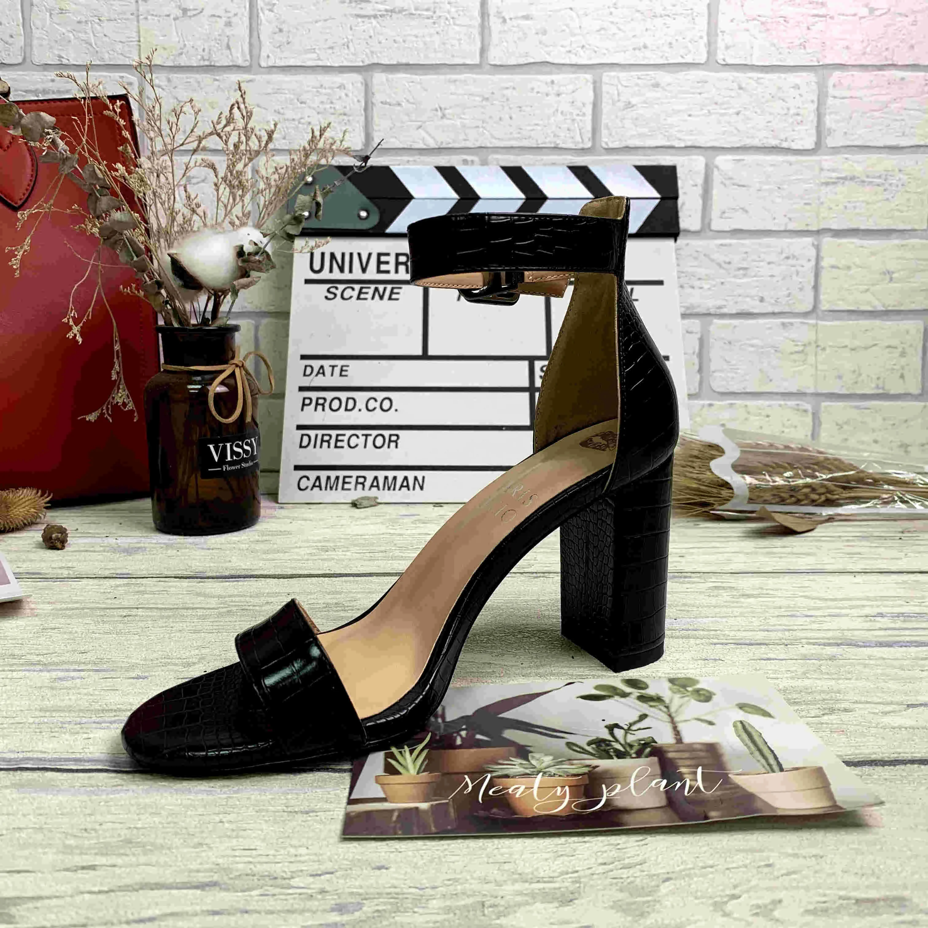 

2021 spring new stone pattern one-word ankle buckle thick high heel ladies high heels European and American large size wholesale, Black