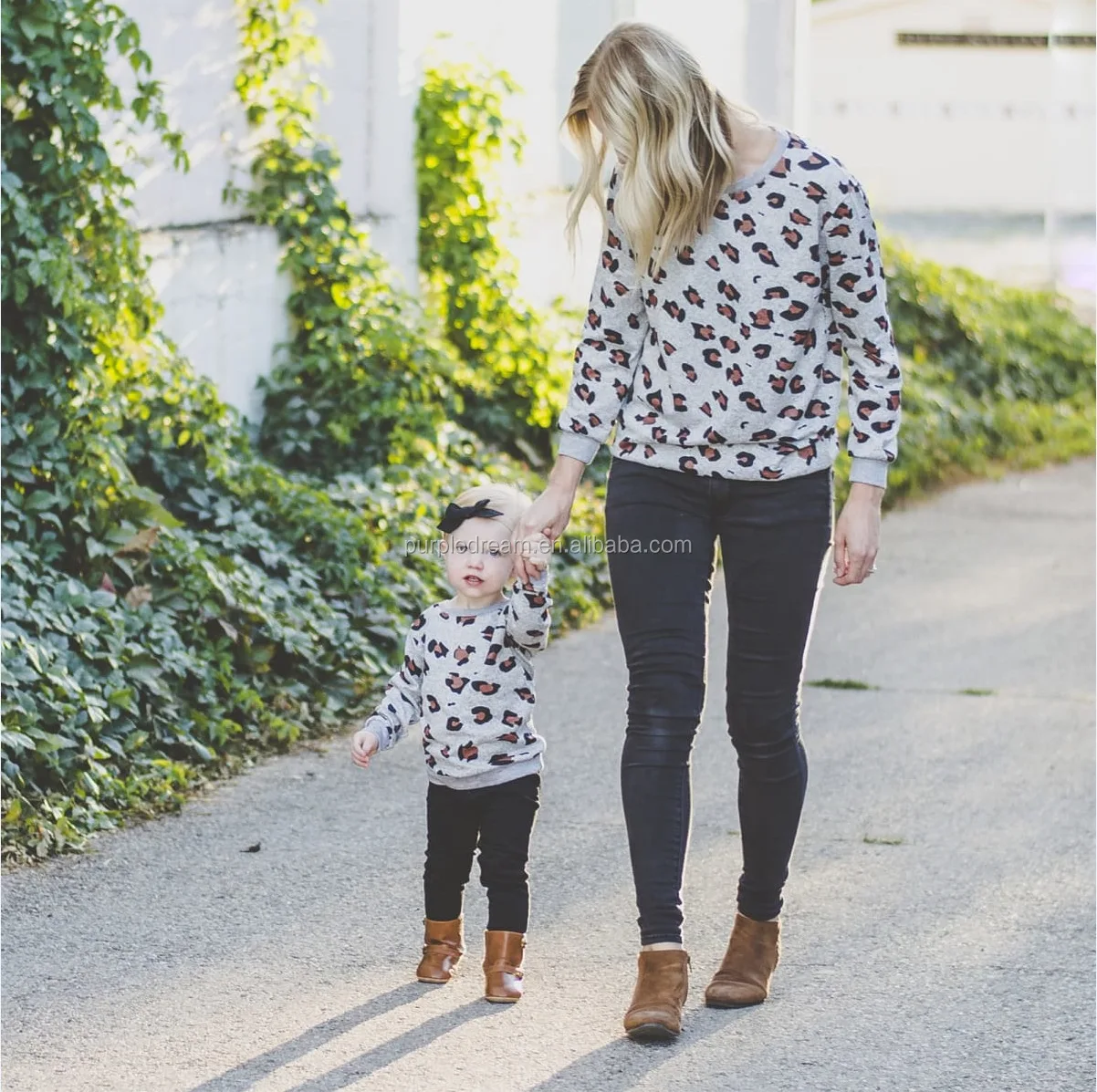 
Casual Knitted Family Matching Clothes Leopard Printed T-shirt Long Sleeve Mother Daughter Tops 