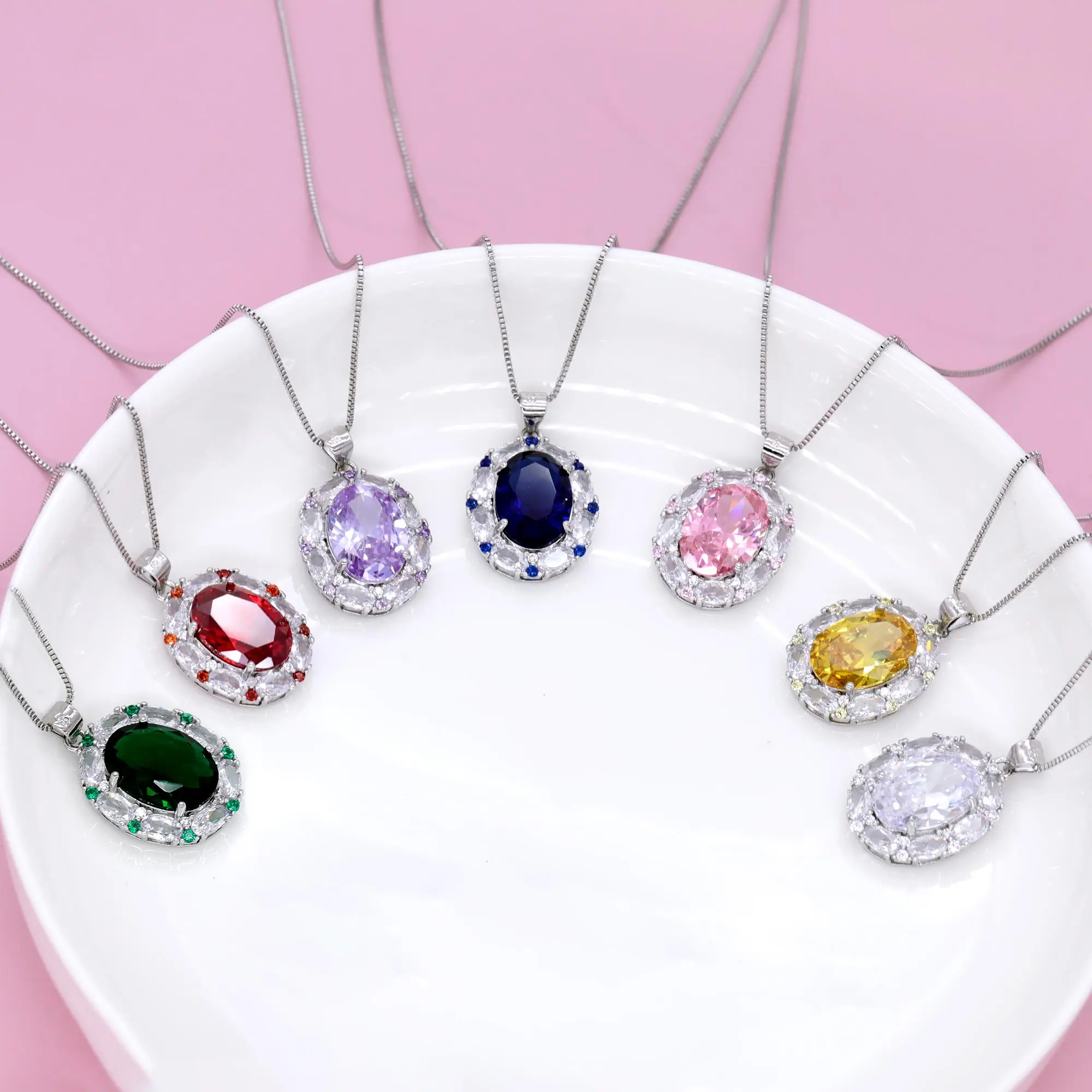 

Wholesale Fashion New Ruby Emerald Pendant Necklace Luxurious Inlaid Colored Gemstone Women Versatile Romantic Gift