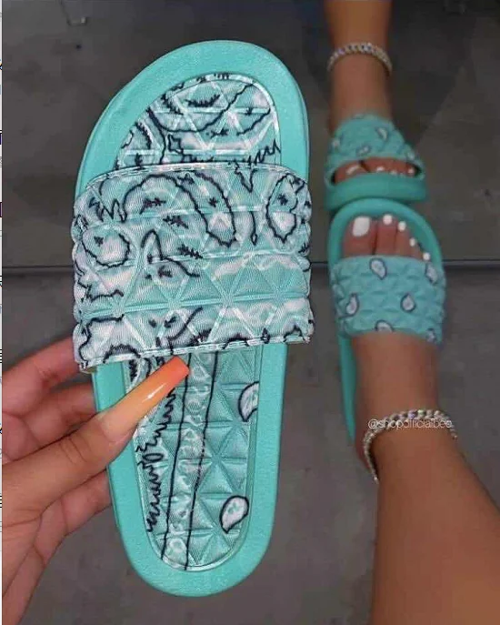 

2020 Ladies Slippers Bandana Slides Paisley Sandals Bandana Beach Slides Wholesales Fashion Designs Slippers