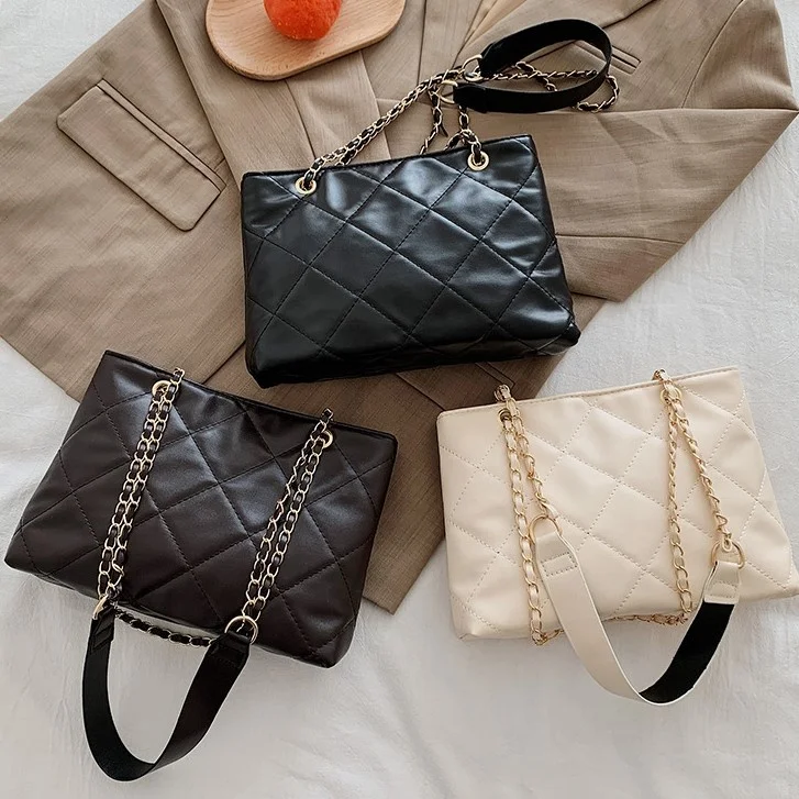 

Promotional diamond chain woman bag 2020 new large capacity shoulder bag fashionable niche design messenger bag, Black,white,brown