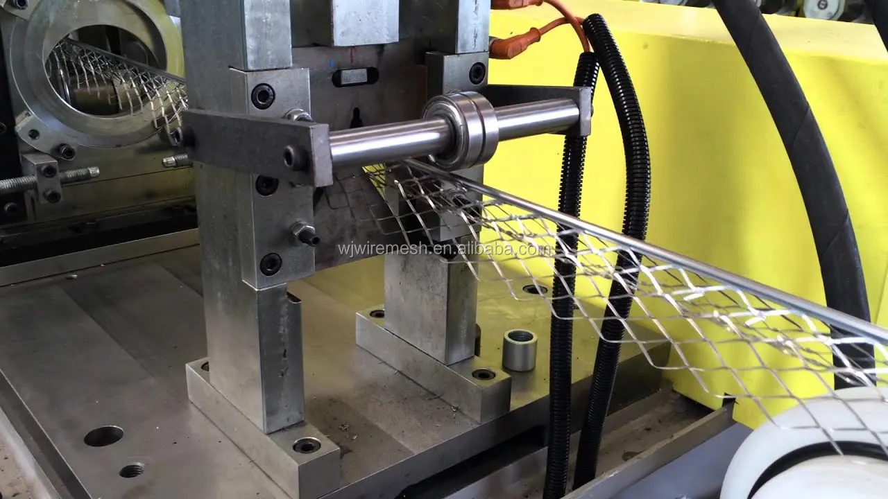 factory price Plastering wall protection stretch stucco expanded g.i Galvanized steel metal drywall angle corner bead for saleproduction line.jpg