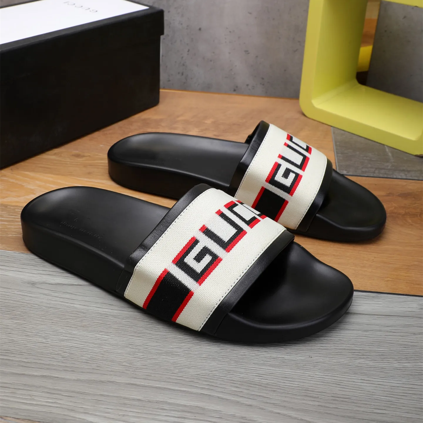 

Designer Luxury Brand Fashion Top Quality Summer Beach Girls Casual Men Leather Slipper Sandals, Customized color