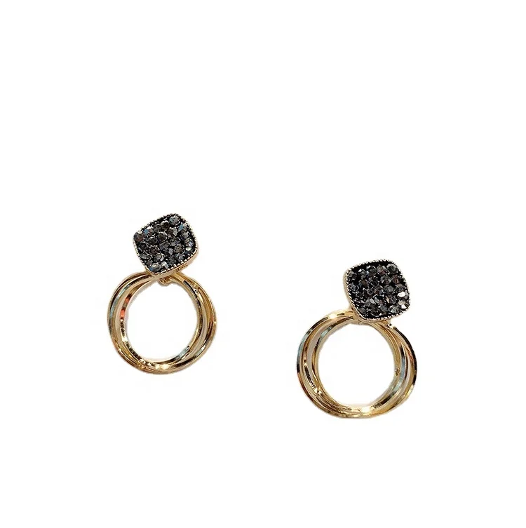 

Women's fashionable and versatile exquisite exaggerated hoop earrings