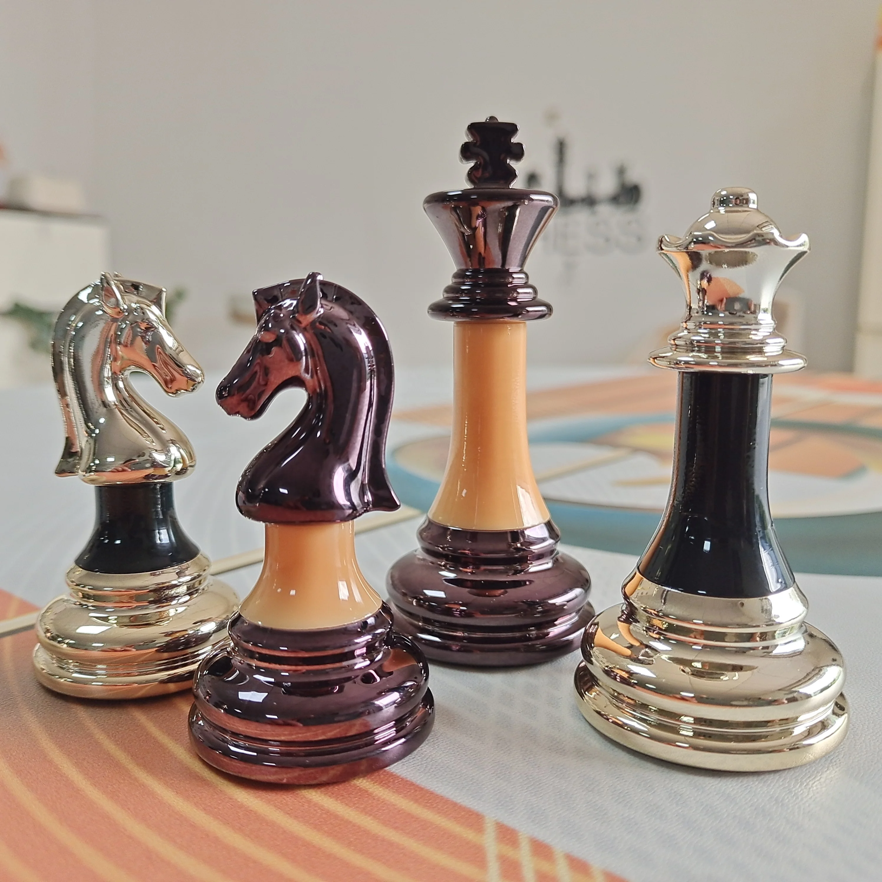 The Best-selling High-quality Large Tournament Chess Pieces Are 3.5 Inches in Size and Are Electroplated with ABS Material.