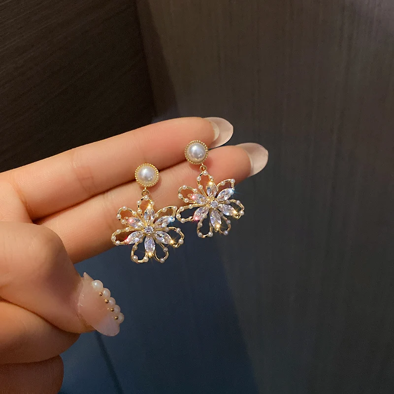 

trendy fashion crystal drop women flower earrings