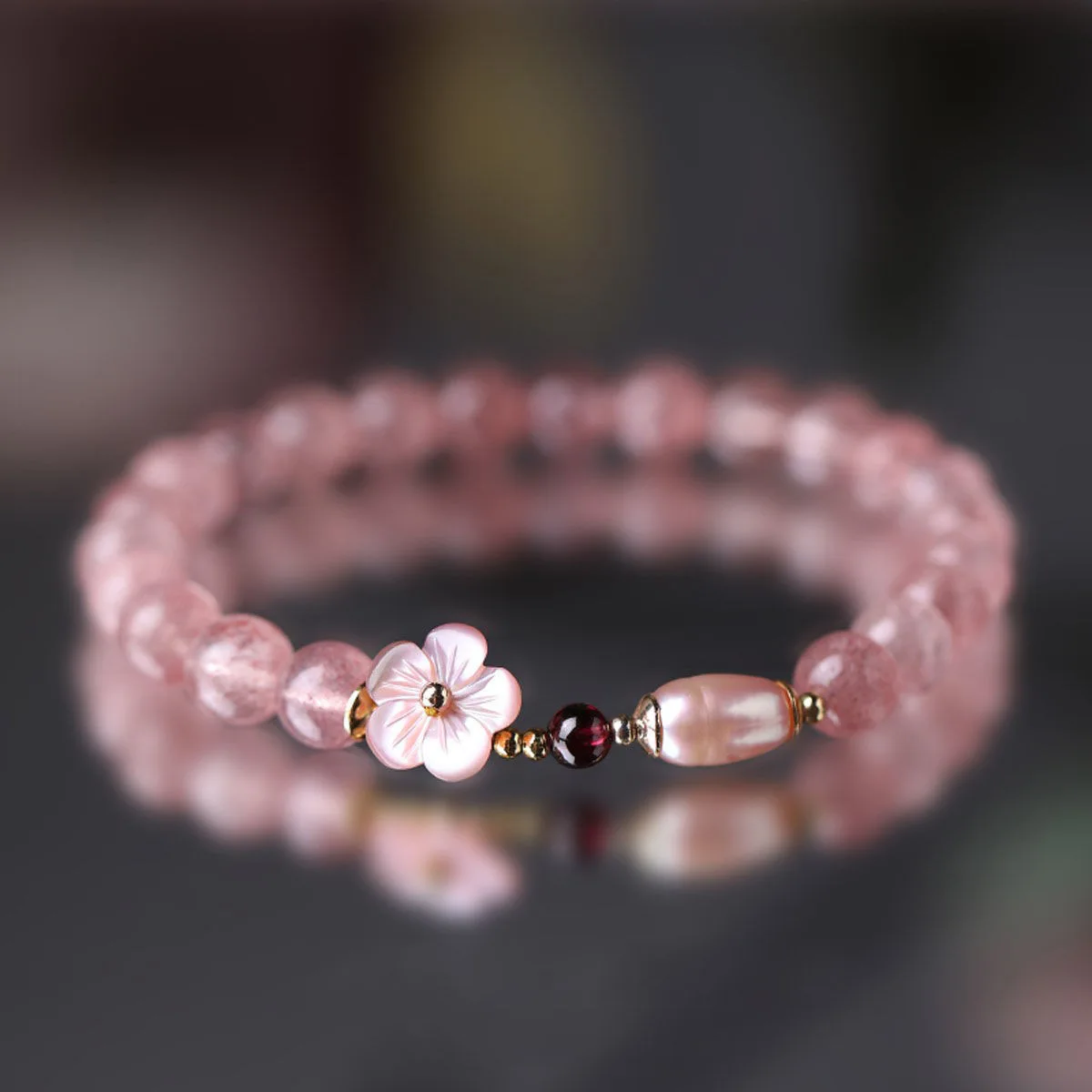 

Lateefah OEM Peach Girls Women Jewelry Natural Garnet Strawberry Crystal Agate Beads Bracelet