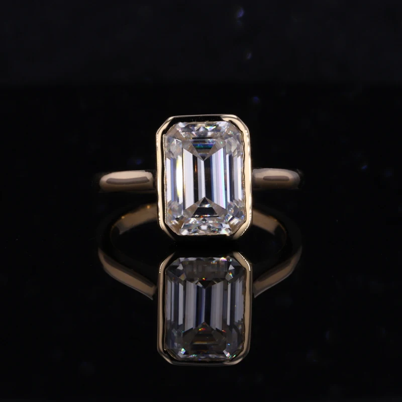 

Fancy Cutting Emerald Cut 14K Yellow Gold White Moissanite Gem Stone Rings