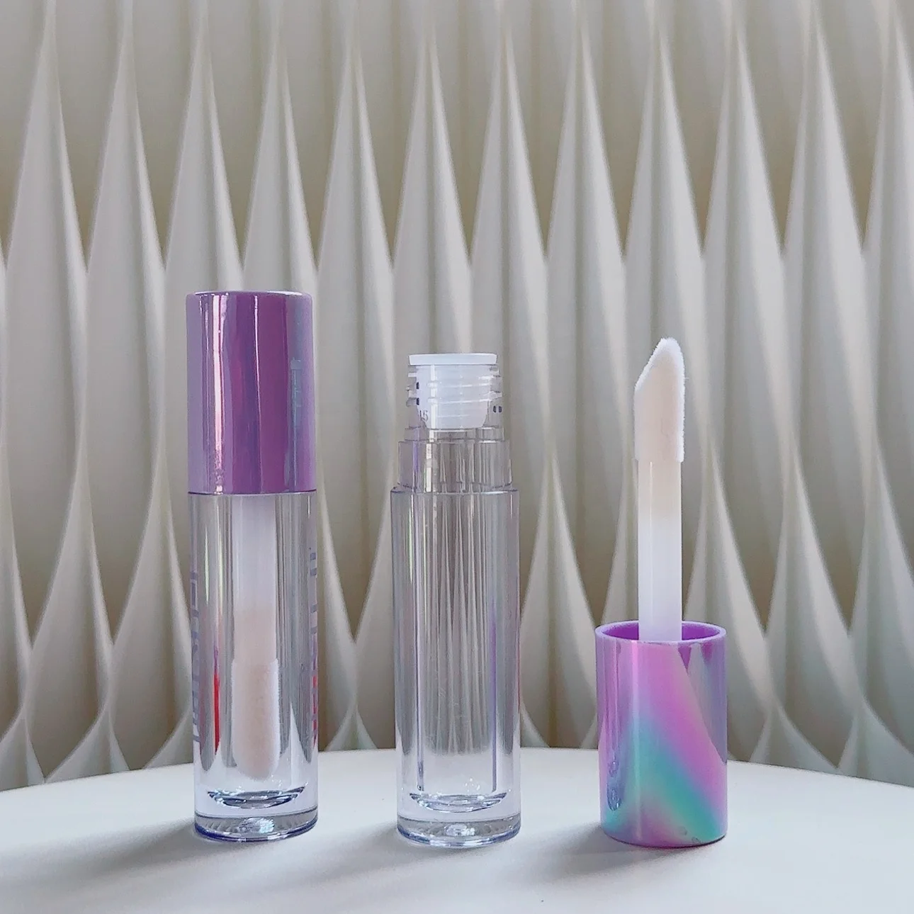 

Jinlan RTS Customized Printing Lipgloss Candy Tubes Thick Wand Big Applicator Holographic Purple Lavender Lip Gloss Tube