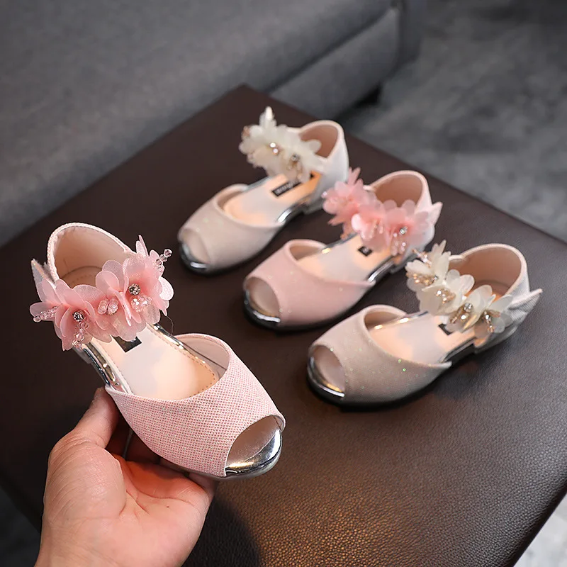 

Children's sandals Summer Princess Glass shoes 2023 new high heels for girls Little girls soft soled white performance shoes
