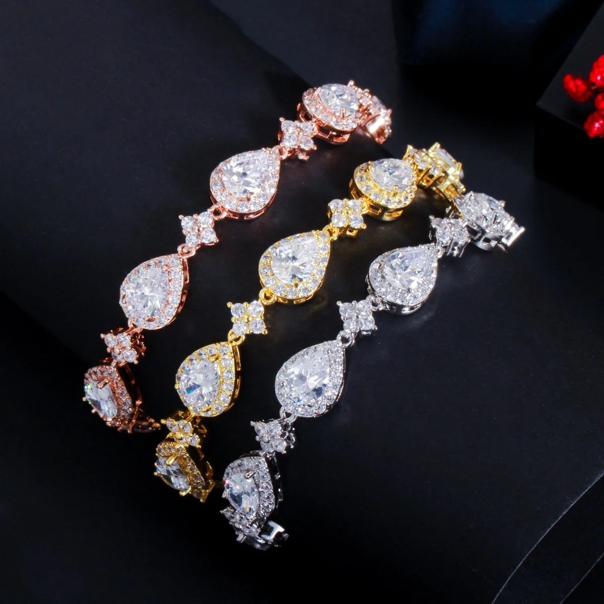 

Elegant Cubic Zircon Paved Rose Gold Big Water Drop Wedding Tennis Bracelet for Women Party Jewelry Gift, Customized color