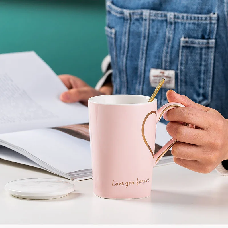 

Mug Creative Heart Coffee Mug With Ceramic Ladle With Cover, Picture shows