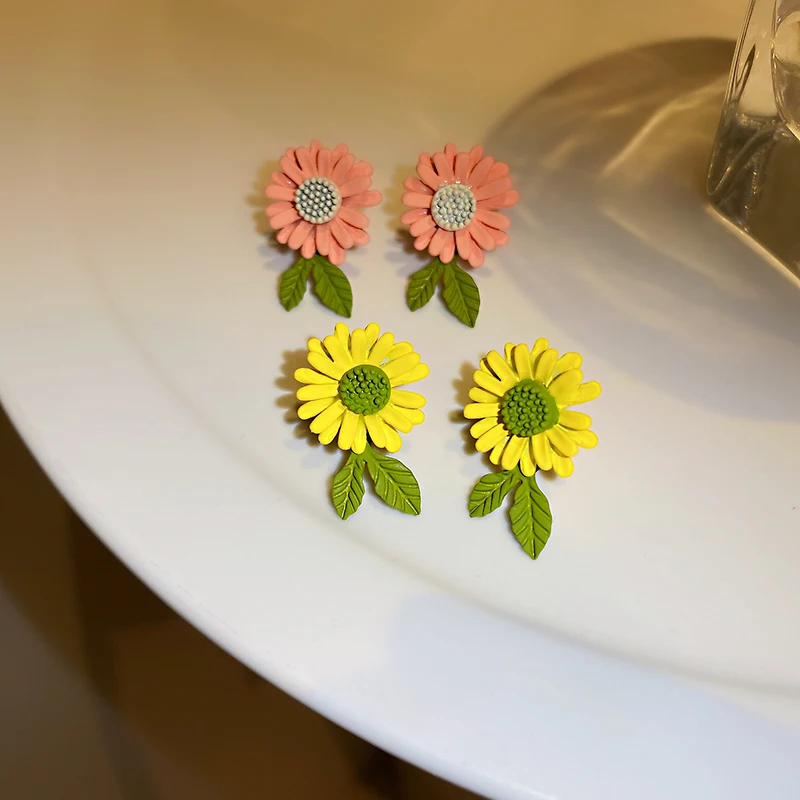 

fashion pink yellow color stud daisy earrings