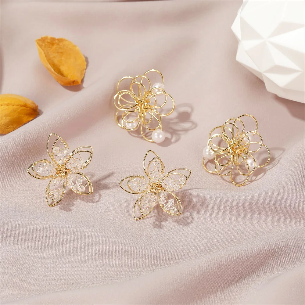 

Korean temperament hollow crystal flower earrings creative hand-wrapped three-dimensional flower earrings women, Picture shows