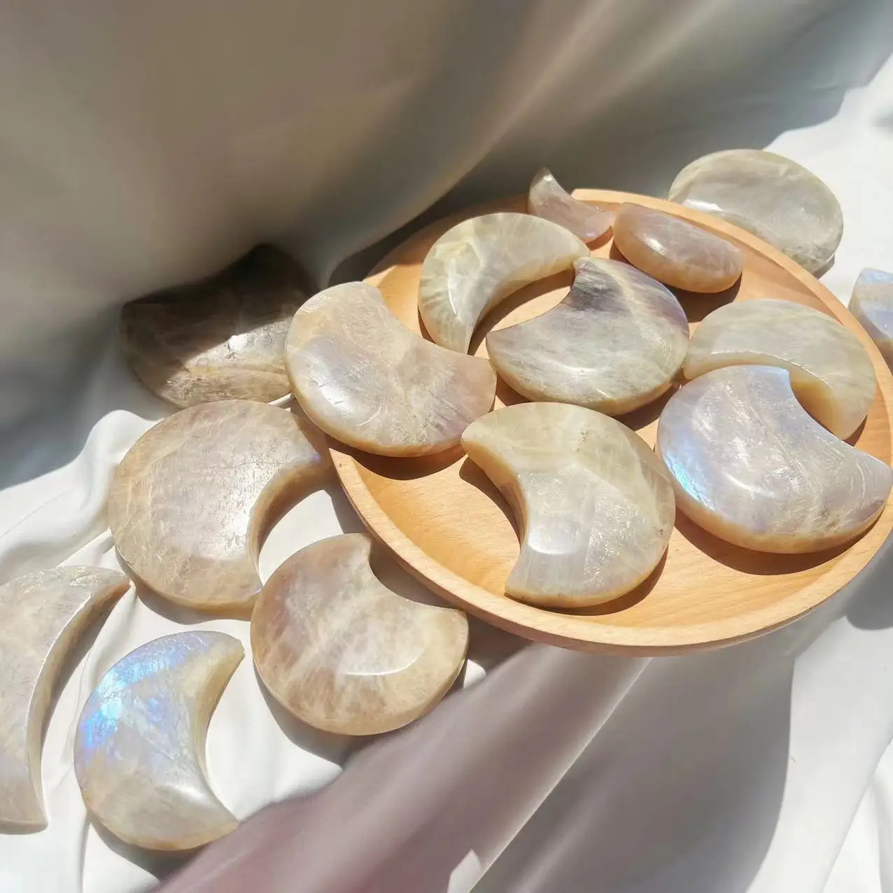 

High Quality Natural Crystal Hand Carved Rainbow Moon Stone Moon Shape For Healing And Decoration.