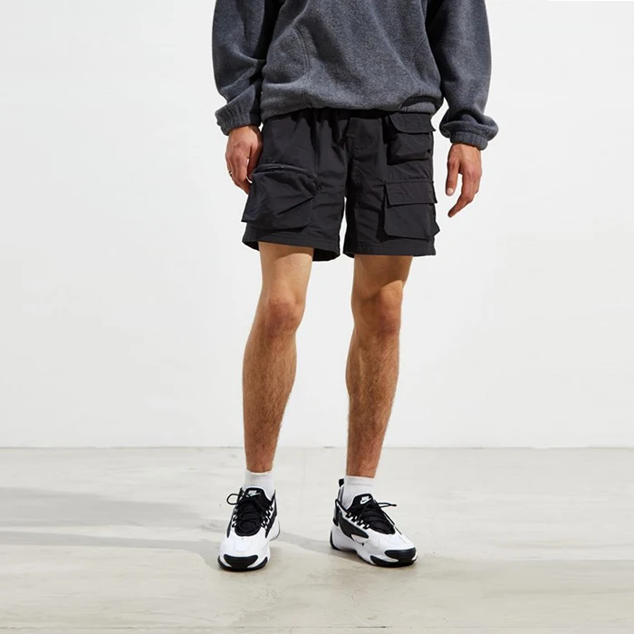 Cargo shorts outfit men