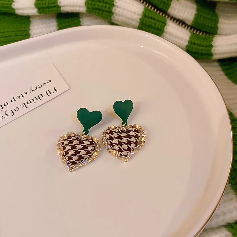 

fashion green crystal heart shape earrings