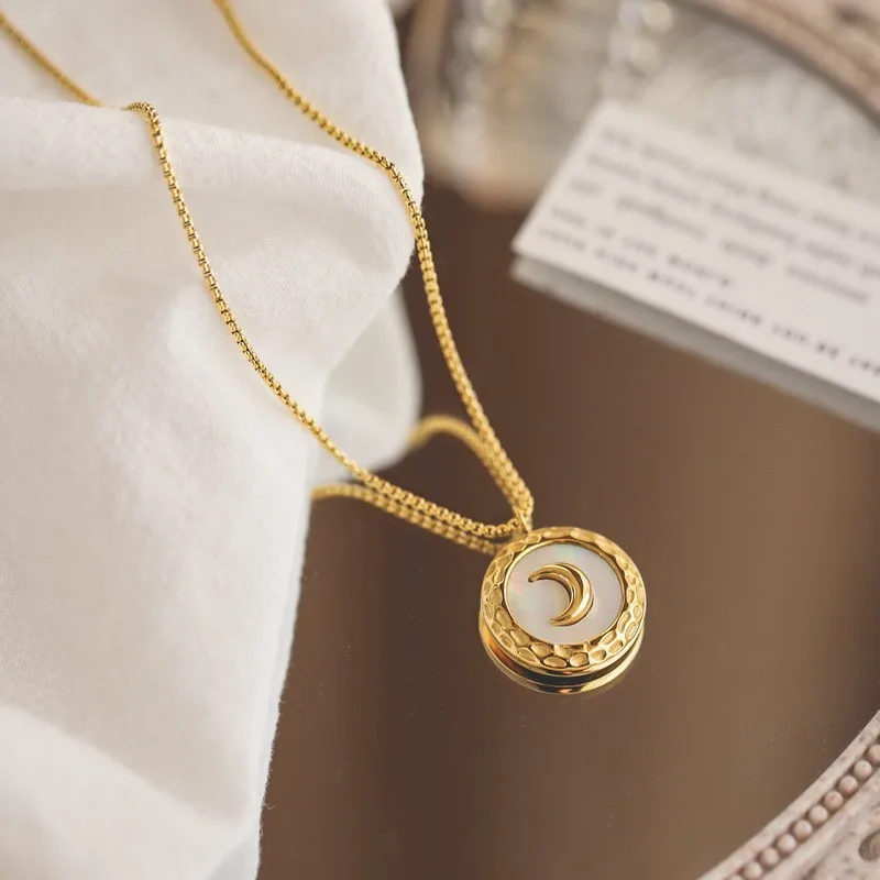 

Fashion Stainless Steel Jewelry 18K Gold Plated Natural White Shell Inlaid Moon Round Pendant Necklace For Women Gift YF3073