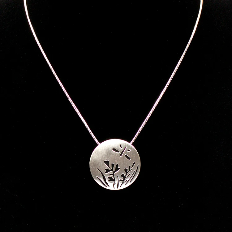 

Couple Jewelry Unique Design Alloy Material Round Simple Flower Butterfly Print Necklace, Picture