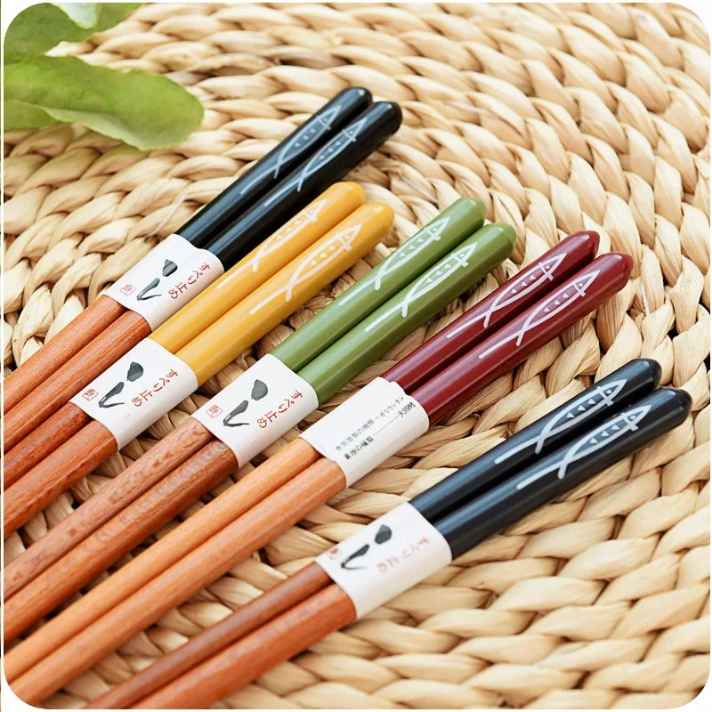 

China Supplier Reusable Handmade Wood/Bamboo Japanese Natural Chopsticks Gift box Sushi Food chinese Wooden Chop sticks