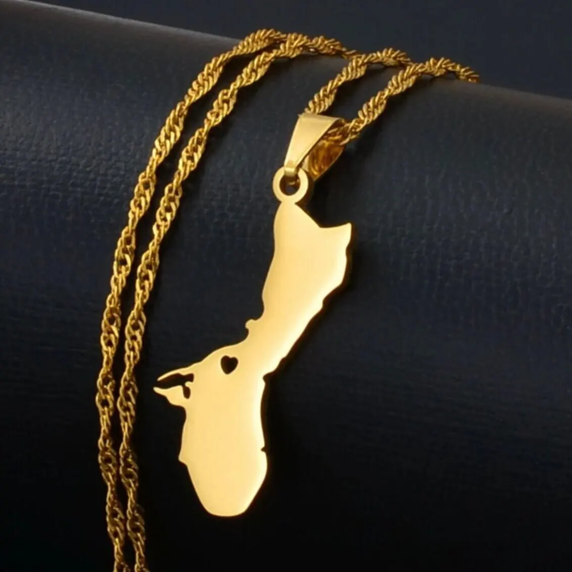 

Wholesale 18k Gold Plated Guam Country Map Necklace With Heart Culture Jewelry Stainless Steel Minimalist Guam Pendant Necklace