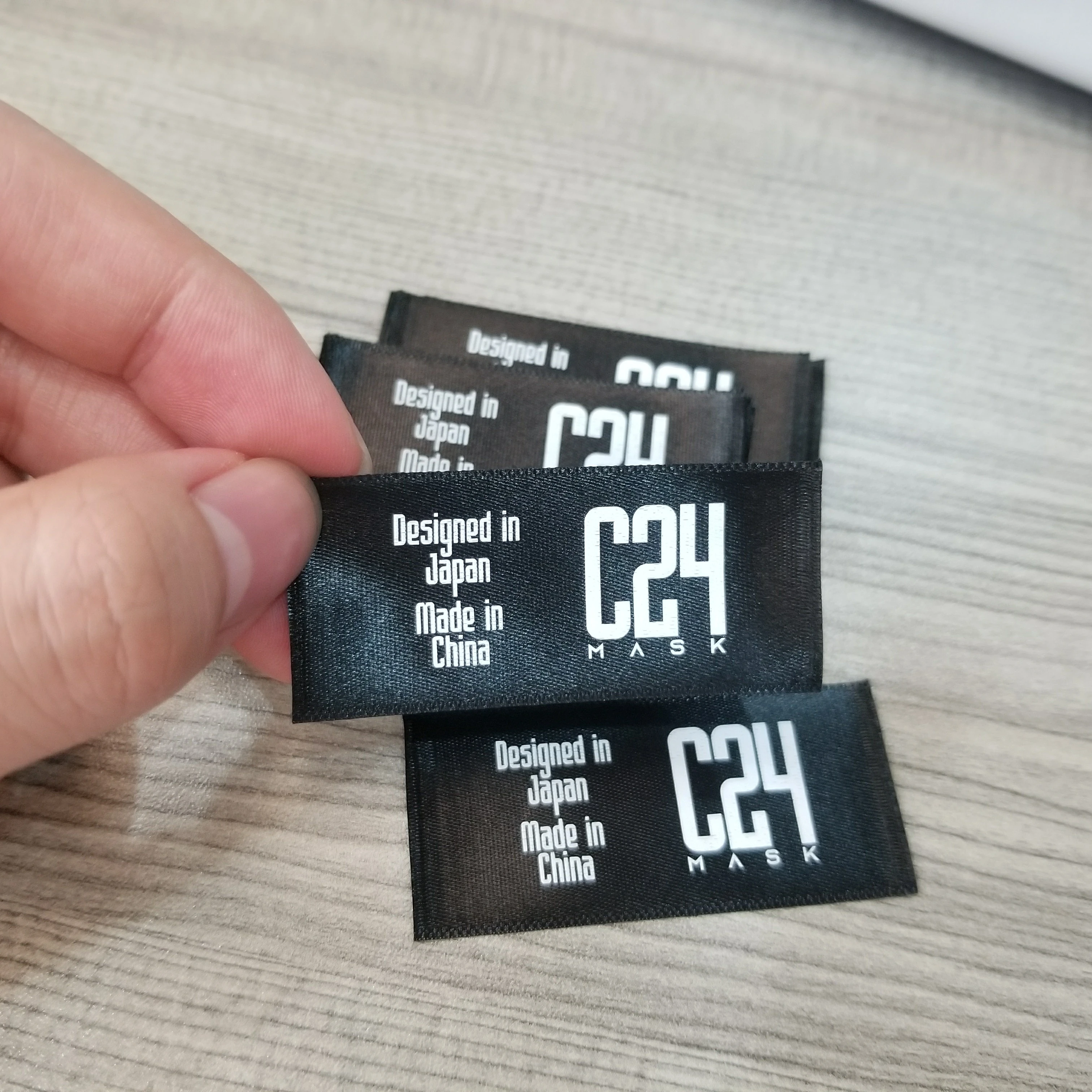 

Design New Style Black Color Silk Printing White Logo Soft Satin Damask Garment Woven Label For Neck T-shirt, Custom color