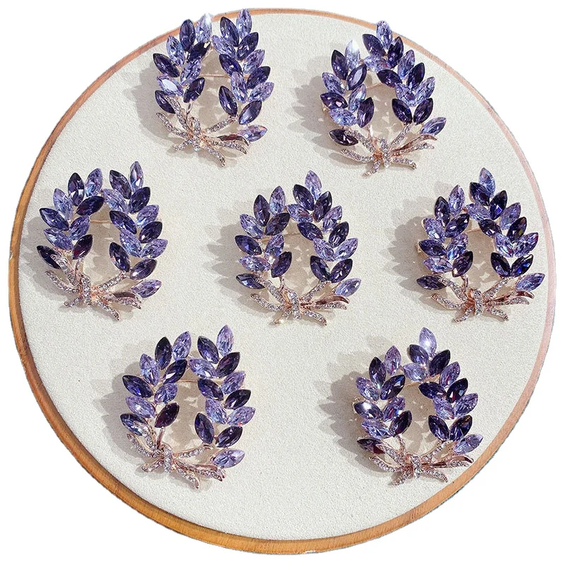 

JAENONES Hot Selling Factory Custom Crystal Rhinestone Luxury Designer Brooches Fancy Flower Lavender Brooch For Women, 18k gold plated