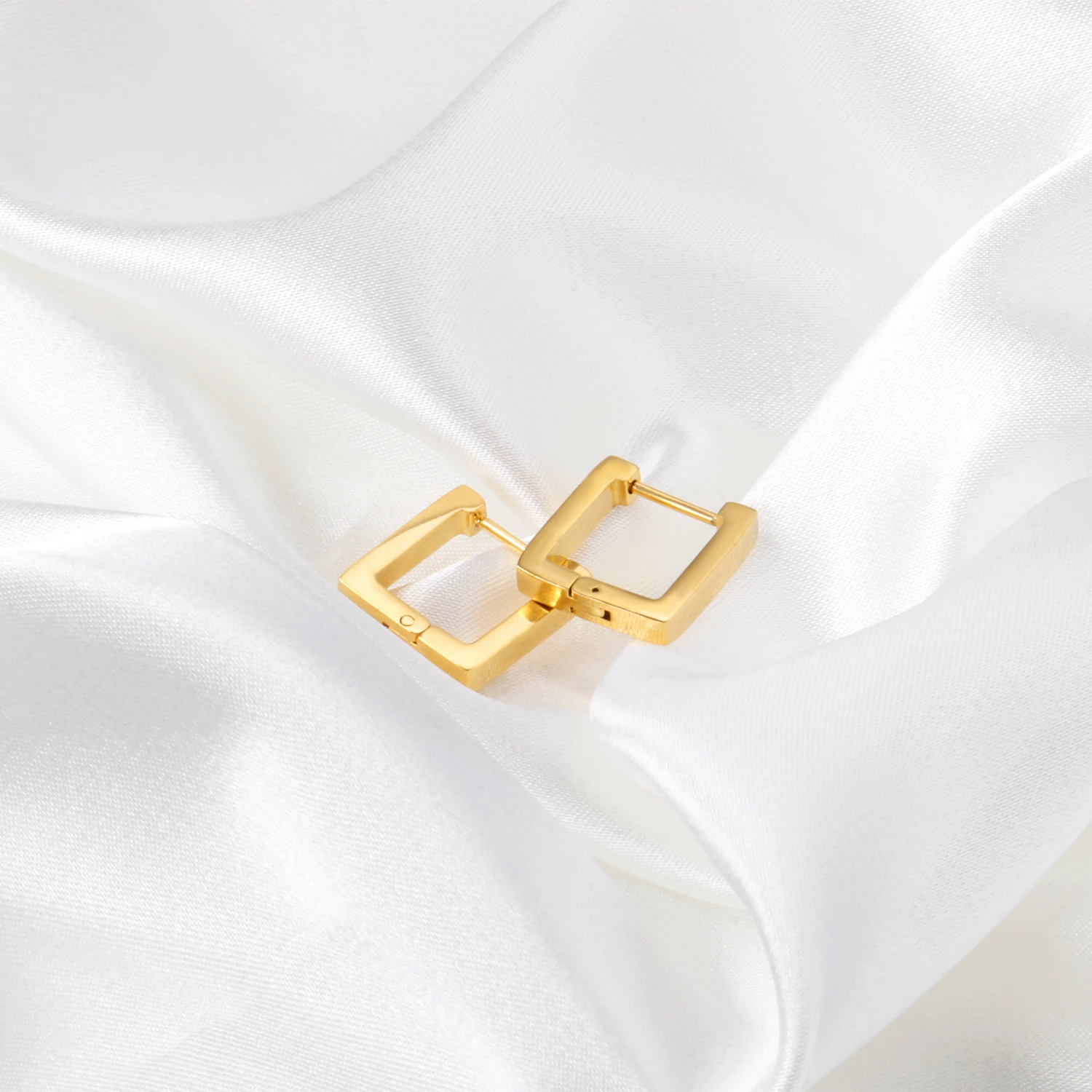 

Hoop Jewelry Hot Selling Custom Round Shape Gold Plated Stainless Steel Earrings for Girls Woman, Gold/silver available