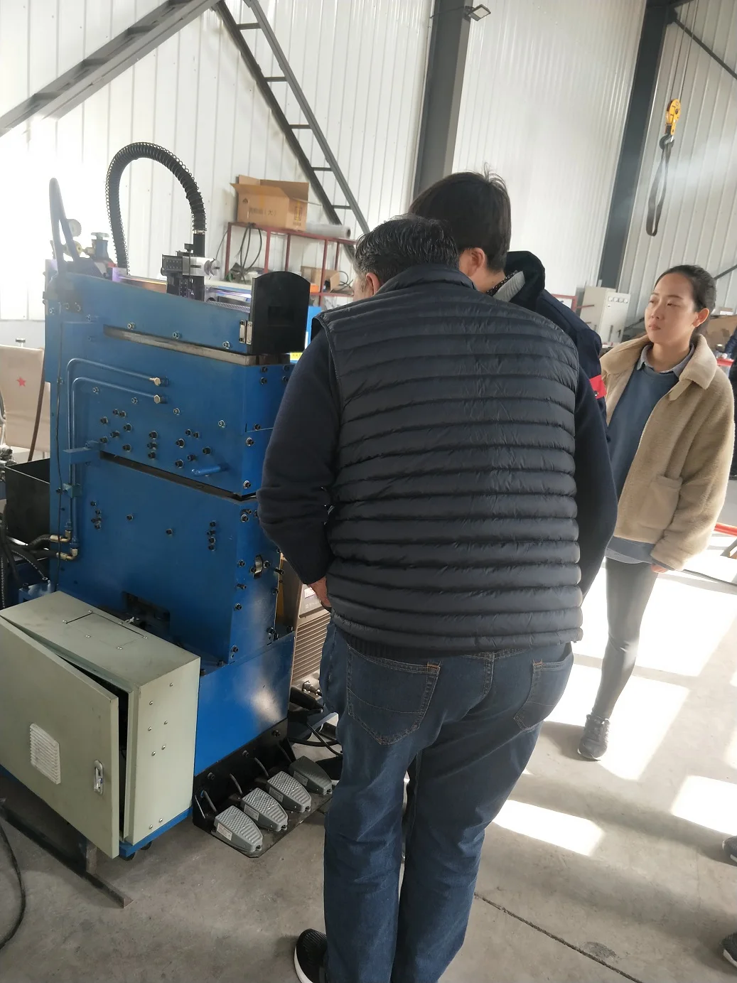 
Fully automatic horizontal shearing and welding Machine 